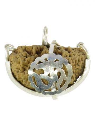 1 Mkhi Rudraksha With Om Cap